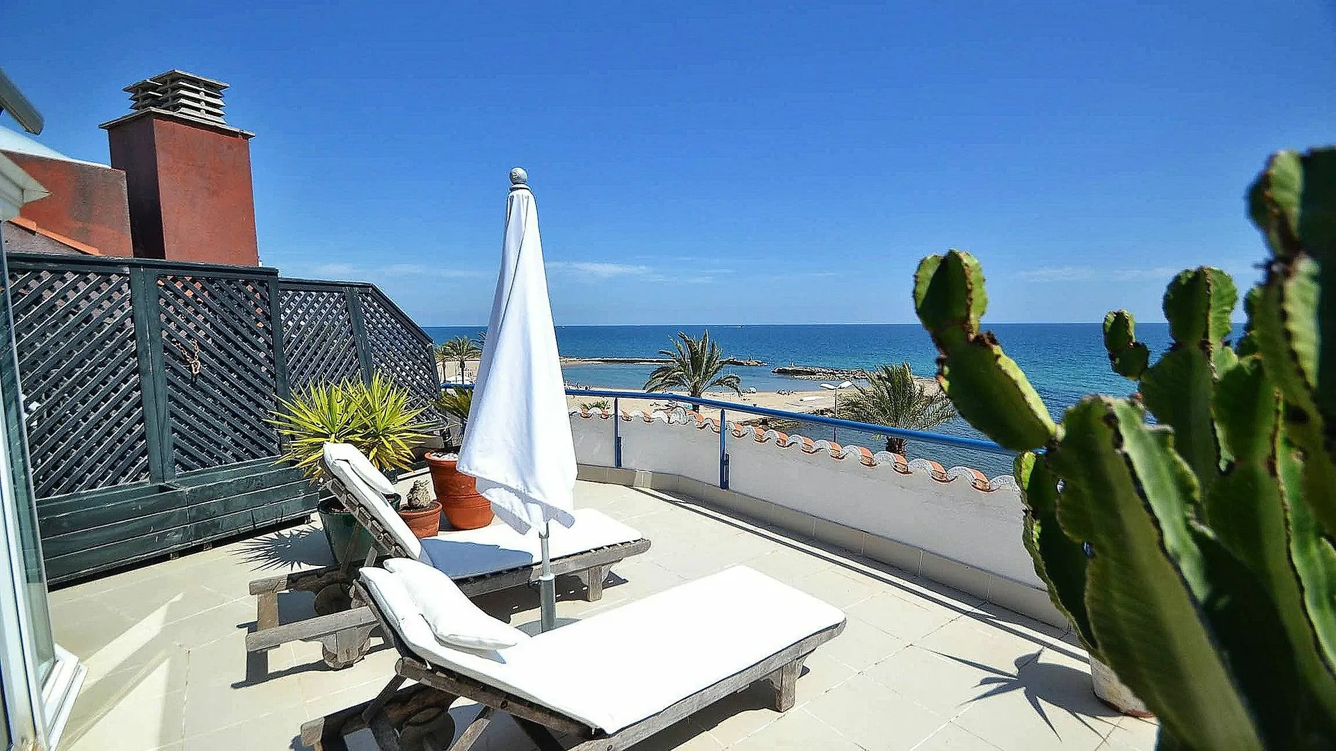 Water Front Duplex Apartment Sitges